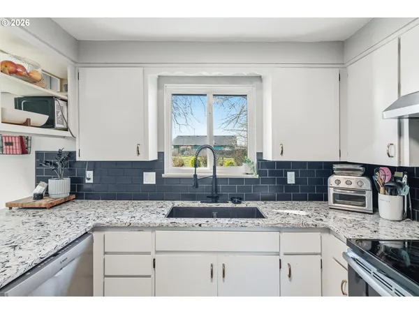 $399,000 | 2490 Ermine Street Southeast, Albany, OR 97322