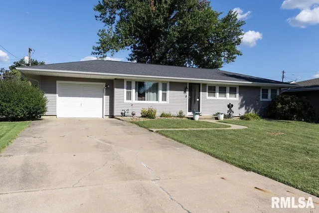 $190,000 | 1035 Lawrence Drive, Canton, IL 61520