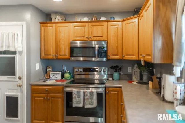 $190,000 | 1035 Lawrence Drive, Canton, IL 61520