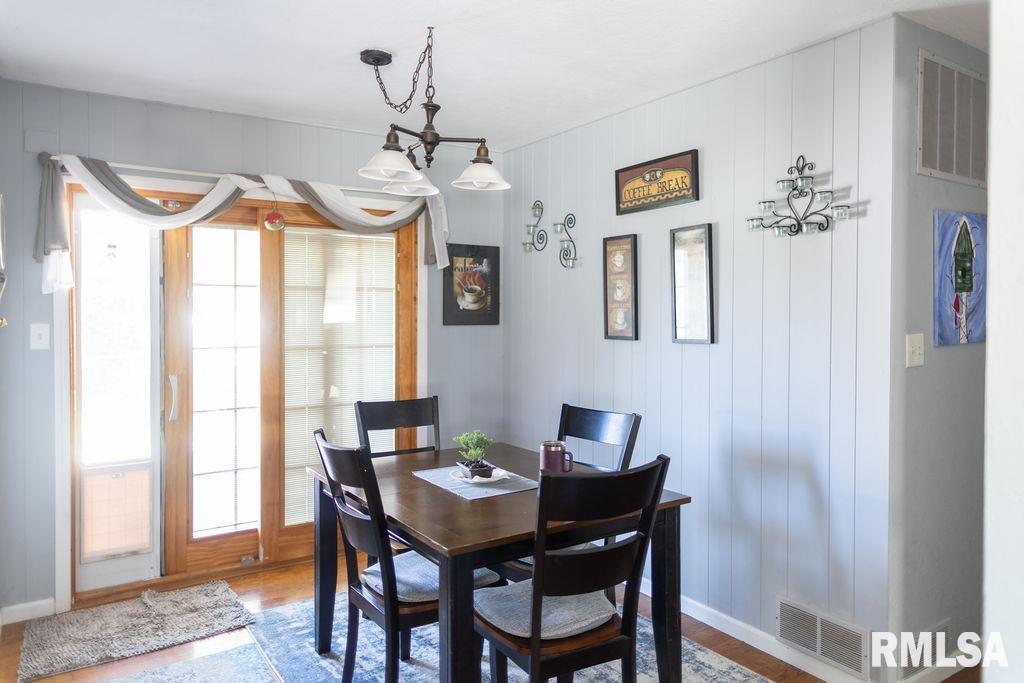 1035 Lawrence Drive Canton, IL 61520 - Photo 20 of 46