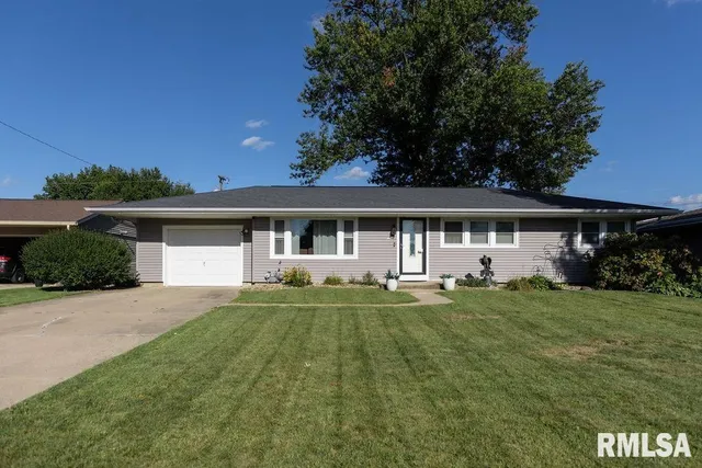 $190,000 | 1035 Lawrence Drive, Canton, IL 61520