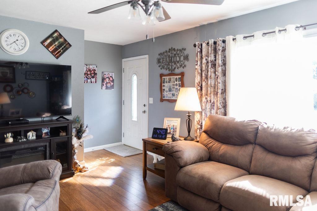 1035 Lawrence Drive Canton, IL 61520 - Photo 23 of 46