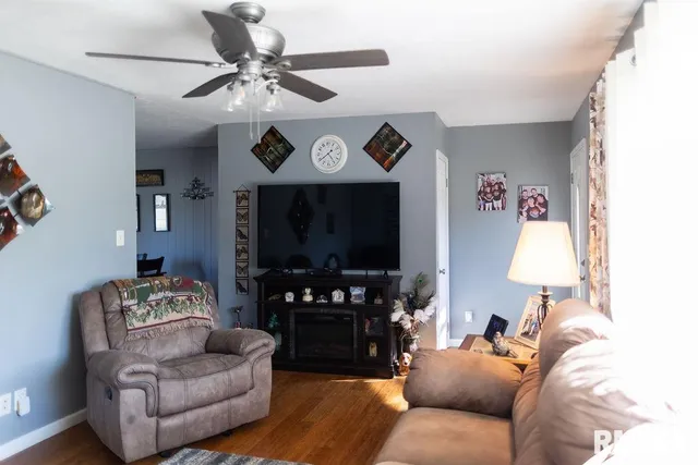 $190,000 | 1035 Lawrence Drive, Canton, IL 61520