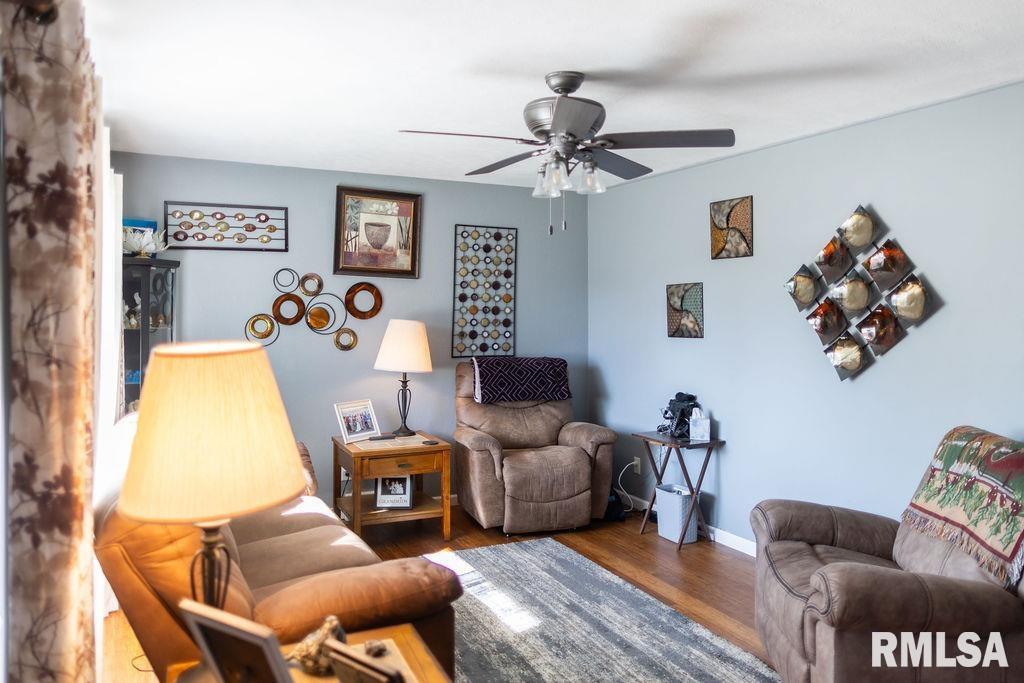 1035 Lawrence Drive Canton, IL 61520 - Photo 25 of 46