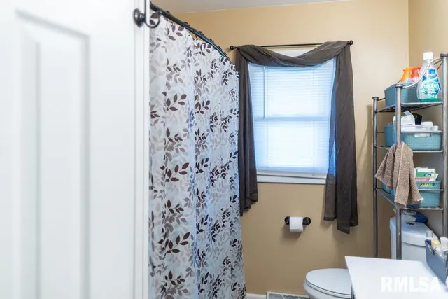 $190,000 | 1035 Lawrence Drive, Canton, IL 61520