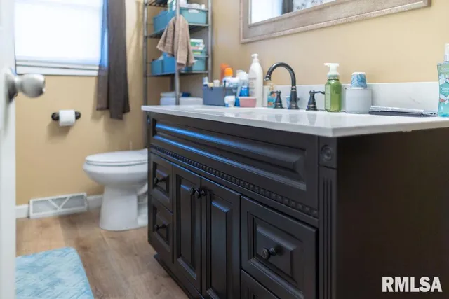 $190,000 | 1035 Lawrence Drive, Canton, IL 61520