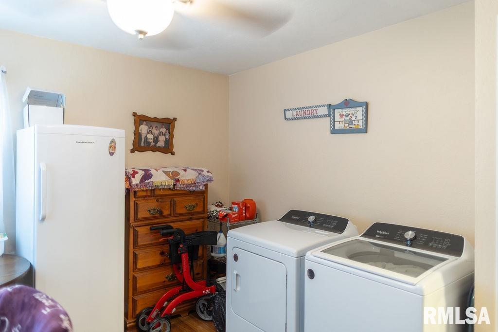 1035 Lawrence Drive Canton, IL 61520 - Photo 35 of 46