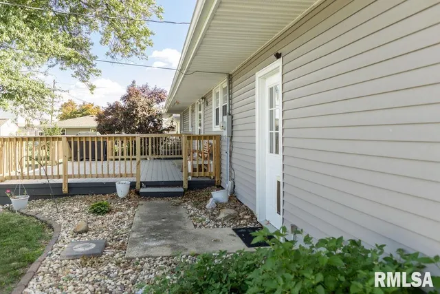 $190,000 | 1035 Lawrence Drive, Canton, IL 61520