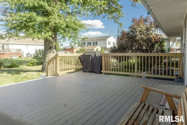 $190,000 | 1035 Lawrence Drive, Canton, IL 61520