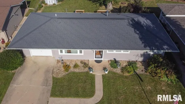 $190,000 | 1035 Lawrence Drive, Canton, IL 61520