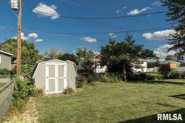 $190,000 | 1035 Lawrence Drive, Canton, IL 61520