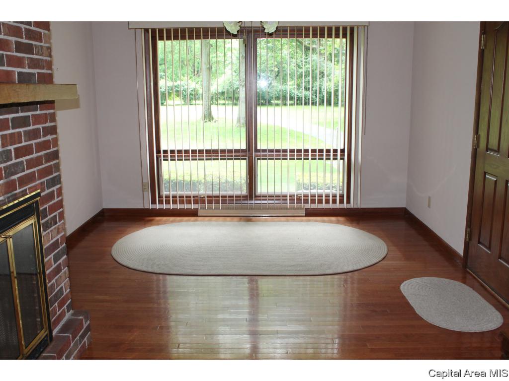 7723 Wildwood Acres Road Springfield, IL 62707 - Photo 9 of 36 Gallery Image 9