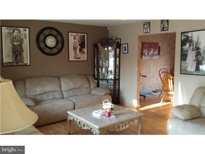 569 Indiero Road Jackson, NJ 08527 - Photo 3 of 6 Living Room