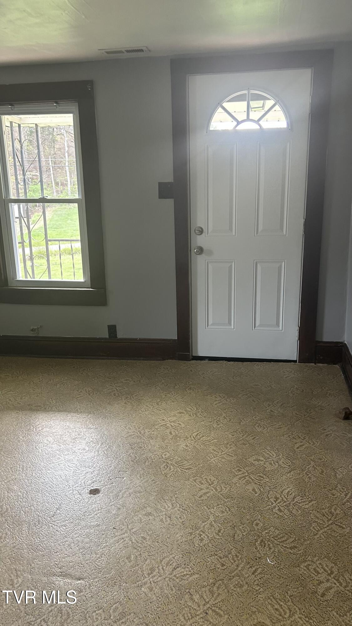 104 Basin Road Elizabethton, TN 37643 - Photo 7 of 25 104 Basin 32
