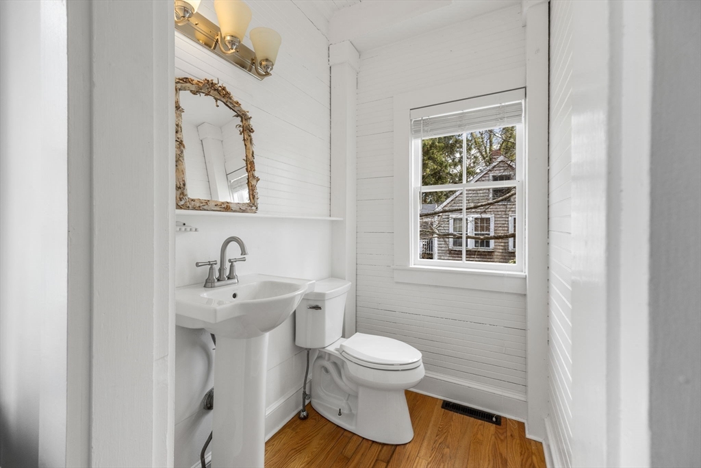 194 Rte 6a Yarmouth, MA 02675 - Photo 20 of 40