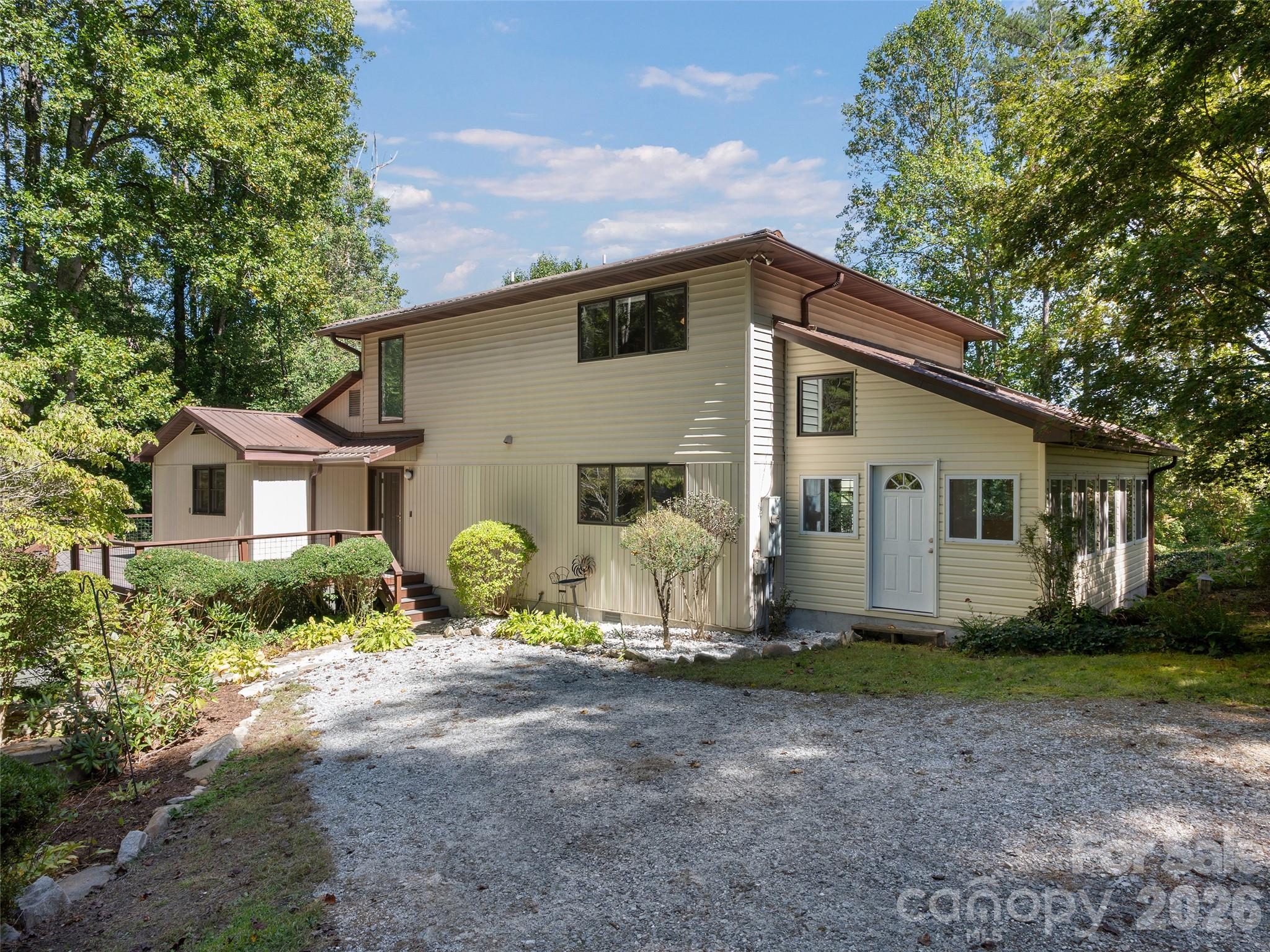623 Owensby Road Hendersonville, NC 28792 - Photo 2 of 36 Gallery Image 2