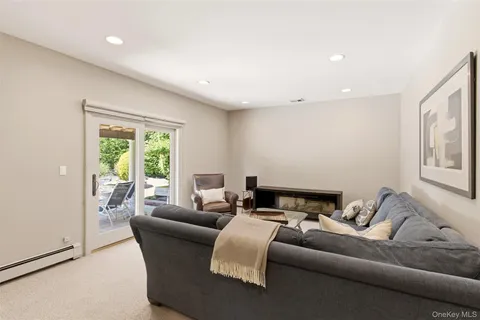 $799,000 | 16 Amherst Lane, Smithtown, NY 11787
