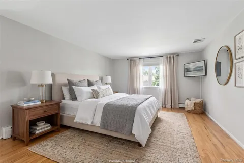$799,000 | 16 Amherst Lane, Smithtown, NY 11787