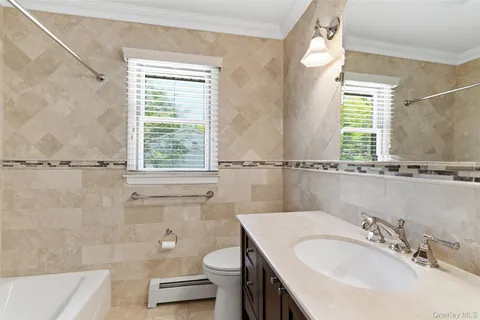 $799,000 | 16 Amherst Lane, Smithtown, NY 11787