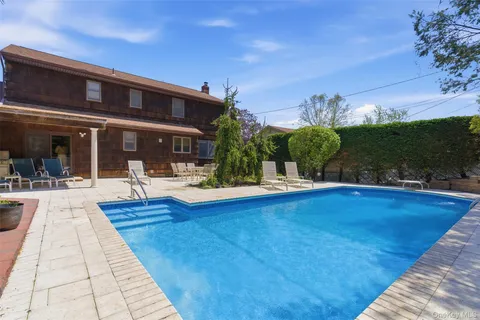 $799,000 | 16 Amherst Lane, Smithtown, NY 11787