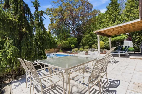 $799,000 | 16 Amherst Lane, Smithtown, NY 11787