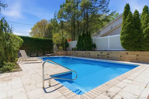 $799,000 | 16 Amherst Lane, Smithtown, NY 11787