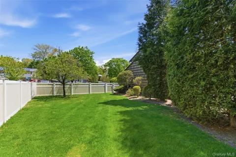 $799,000 | 16 Amherst Lane, Smithtown, NY 11787
