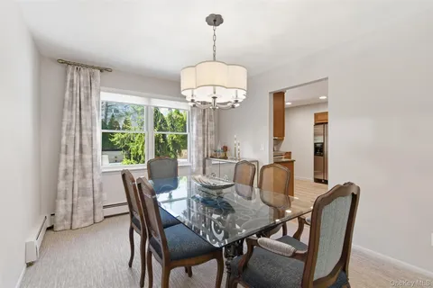 $799,000 | 16 Amherst Lane, Smithtown, NY 11787