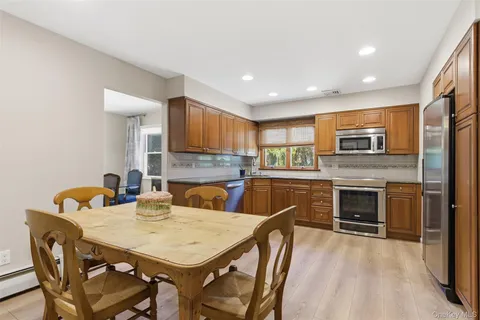$799,000 | 16 Amherst Lane, Smithtown, NY 11787