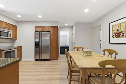 $799,000 | 16 Amherst Lane, Smithtown, NY 11787