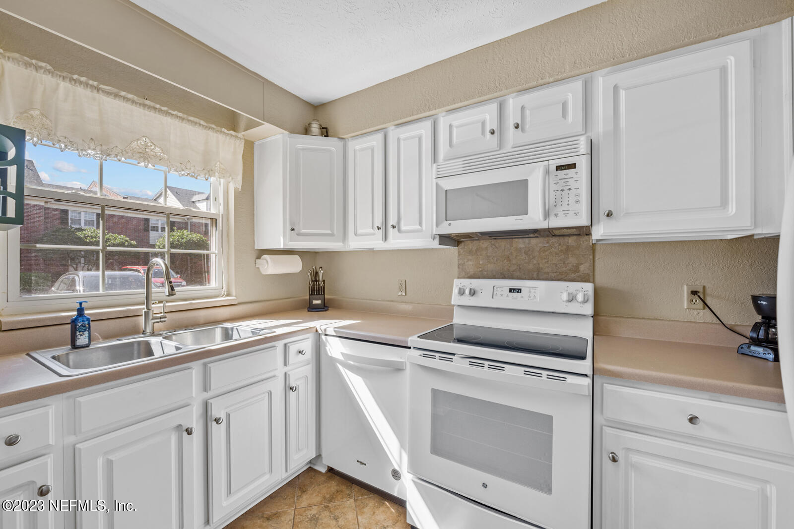 4915 Baymeadows Road, Unit 5F Jacksonville, FL 32217 - Photo 12 of 35 Kitchen