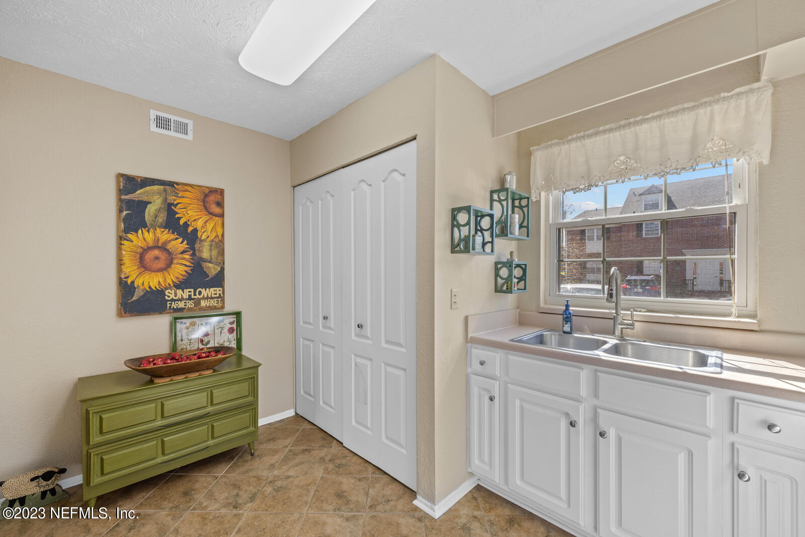 4915 Baymeadows Road, Unit 5F Jacksonville, FL 32217 - Photo 13 of 35 Kitchen & Laundry