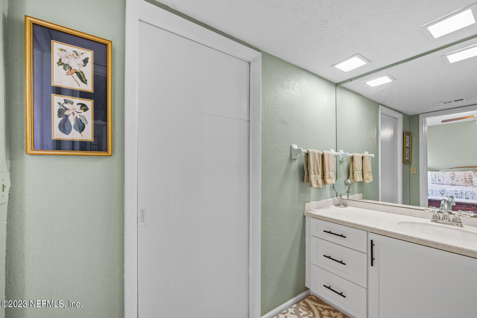 4915 Baymeadows Road, Unit 5F Jacksonville, FL 32217 - Photo 17 of 35 Master Bath