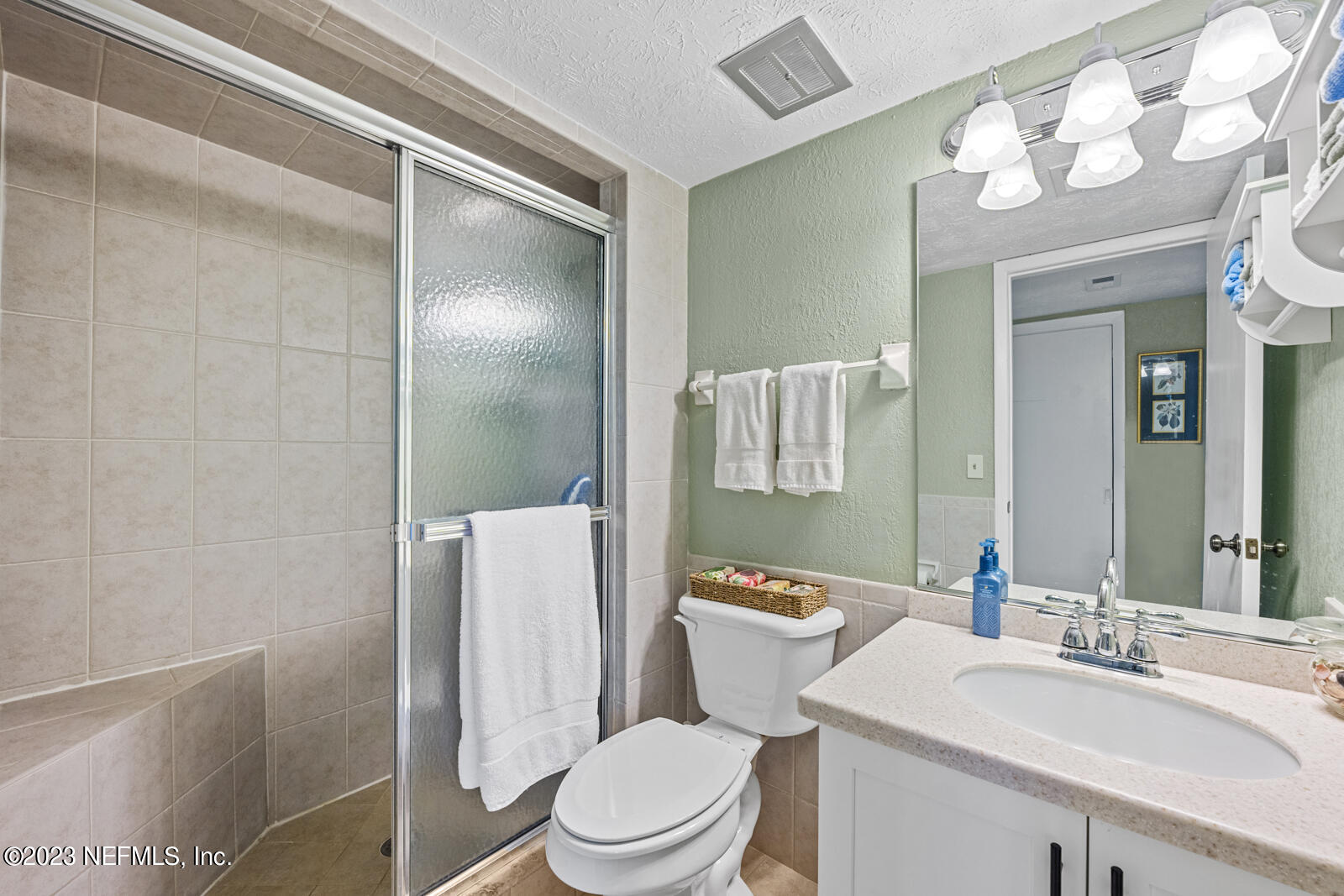 4915 Baymeadows Road, Unit 5F Jacksonville, FL 32217 - Photo 19 of 35 Master Bath
