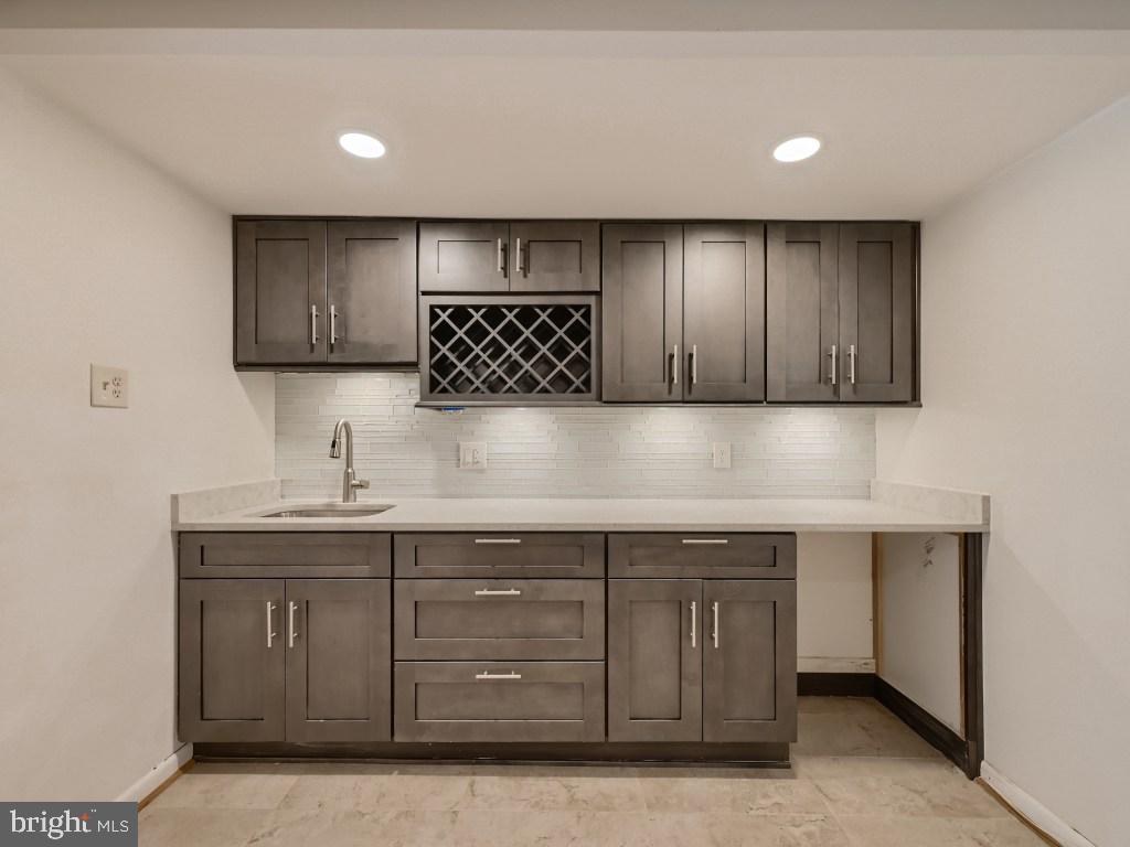 1609 Hopefield Road Silver Spring, MD 20905 - Photo 24 of 30 Basement Bar