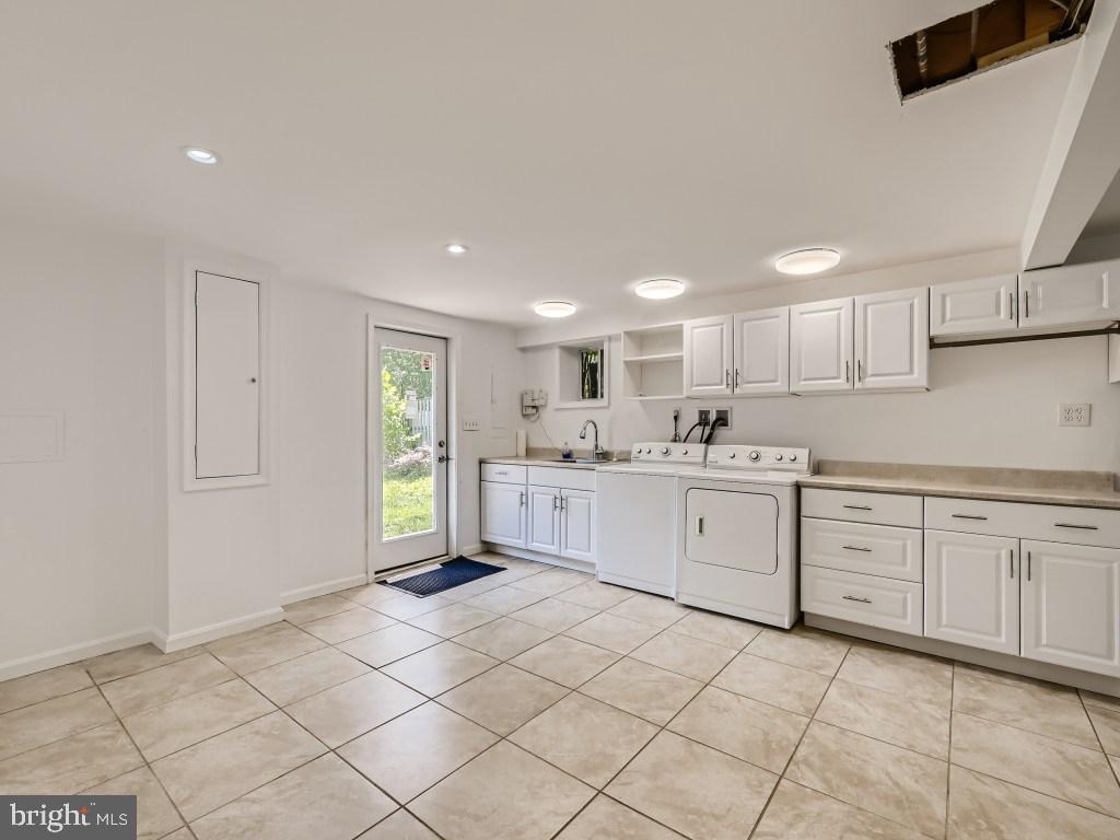 1609 Hopefield Road Silver Spring, MD 20905 - Photo 25 of 30 Basement Laundry Area