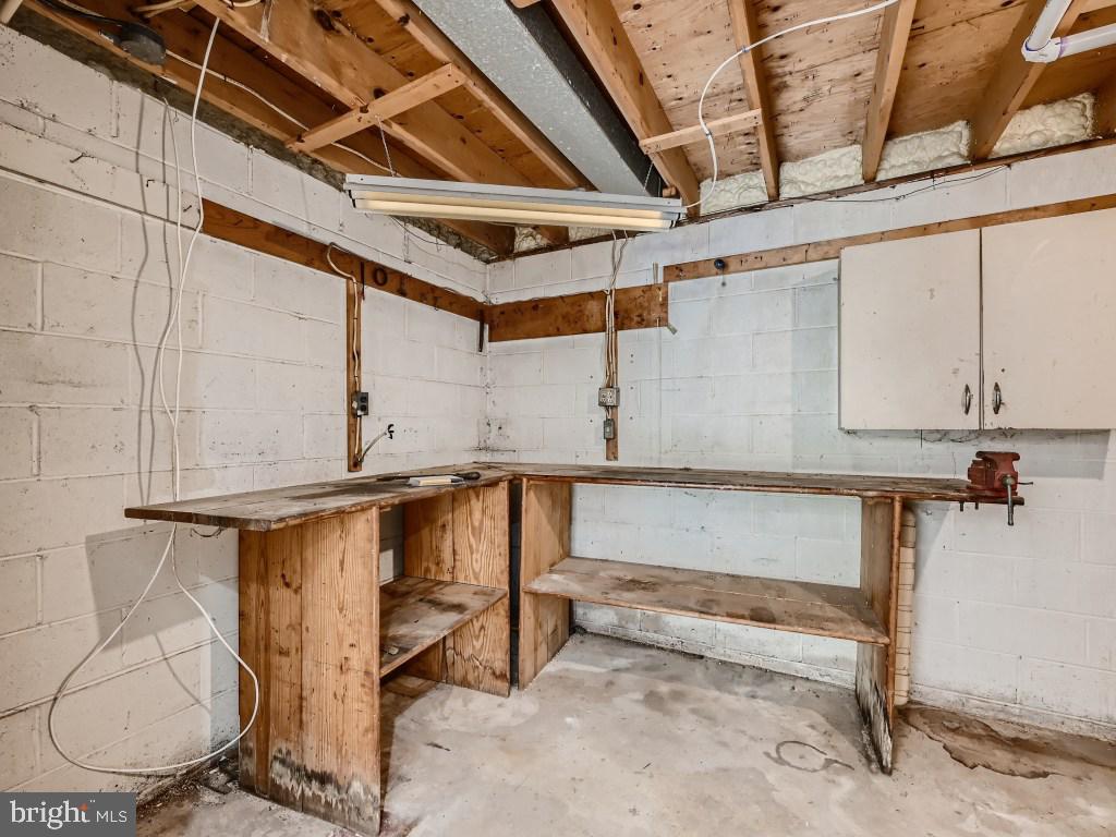 1609 Hopefield Road Silver Spring, MD 20905 - Photo 27 of 30 Basement Work Bench