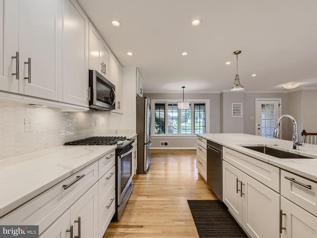 1609 Hopefield Road Silver Spring, MD 20905 - Photo 7 of 30 Custom Kitchen w Gas Stove
