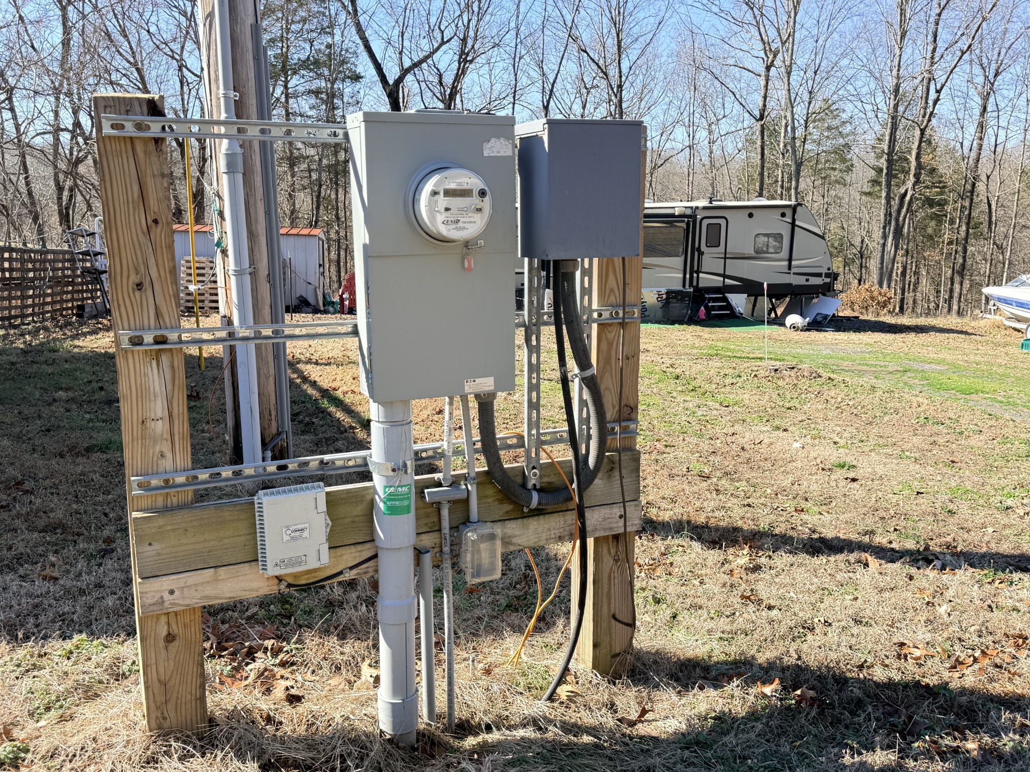 1324 Edmenson Road Clarksville, TN 37040 - Photo 5 of 14 a couple of cars parked in front of house