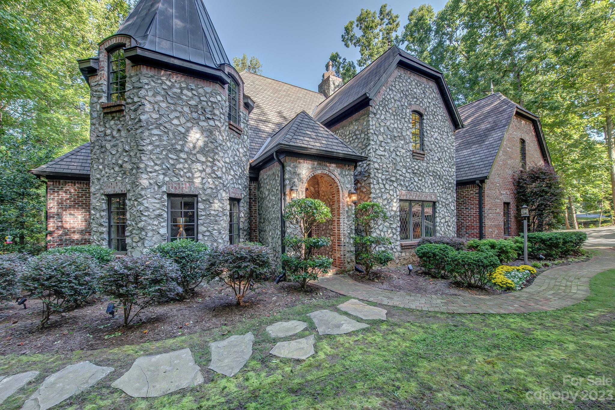 505 Stuart Ridge Cramerton, NC 28032 - Photo 2 of 33 a front view of a house with garden