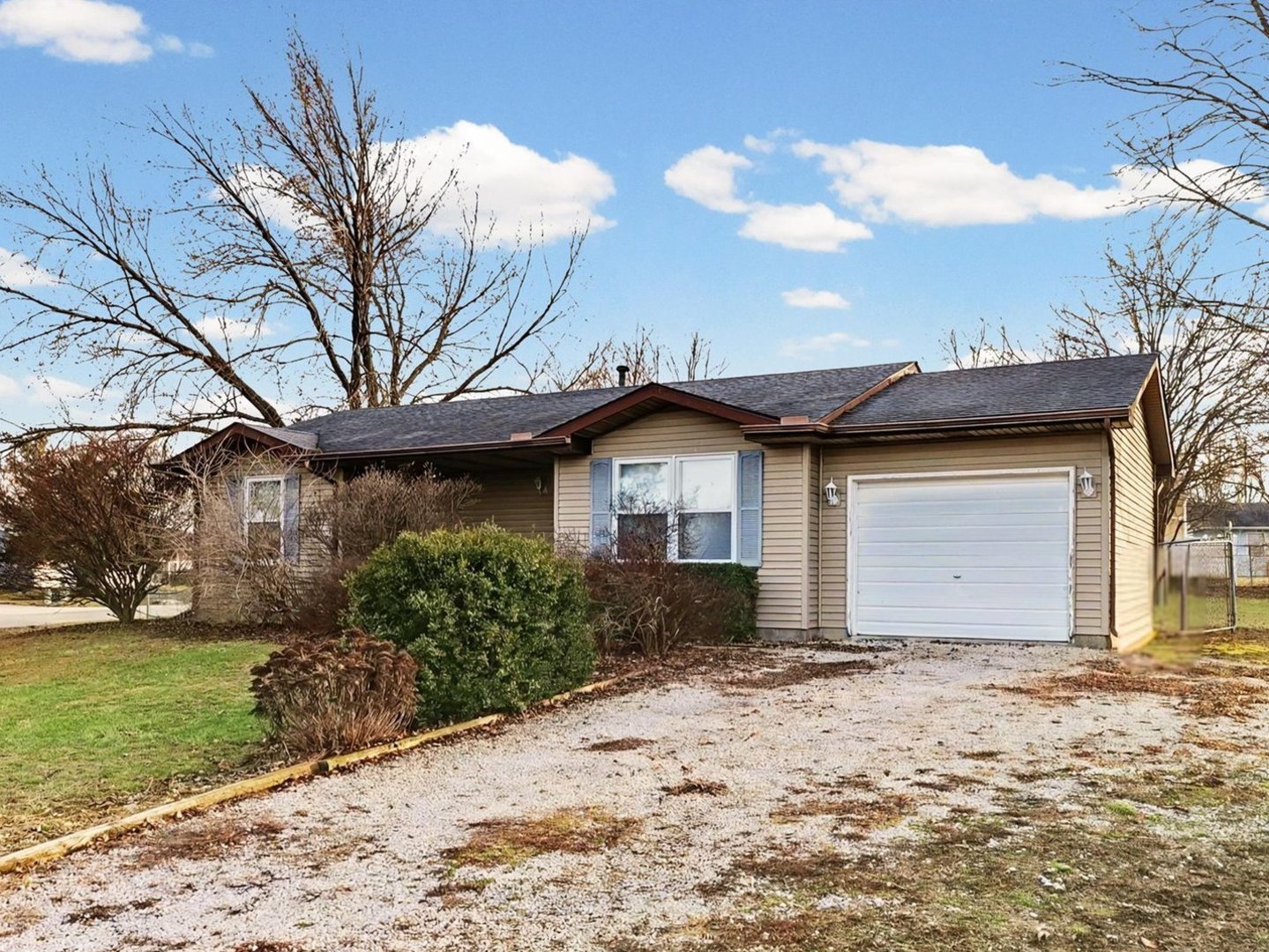 515 Valley View Drive Philo, IL 61864 - Photo 2 of 25 a front view of a house with garden