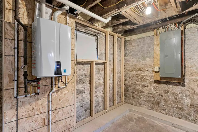 $359,900 | 337 South Quincy Street, Green Bay, WI 54301