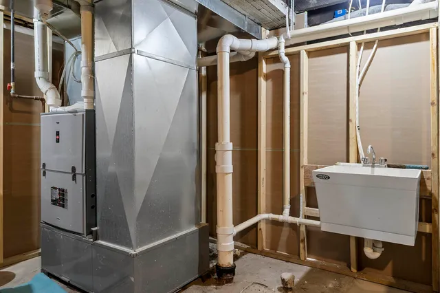 $359,900 | 337 South Quincy Street, Green Bay, WI 54301