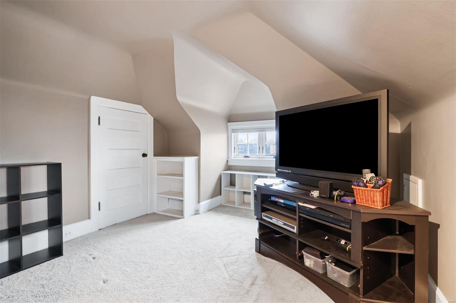 147 North Hanley Road St. Louis, MO 63105 - Photo 40 of 45 Gallery Image 40