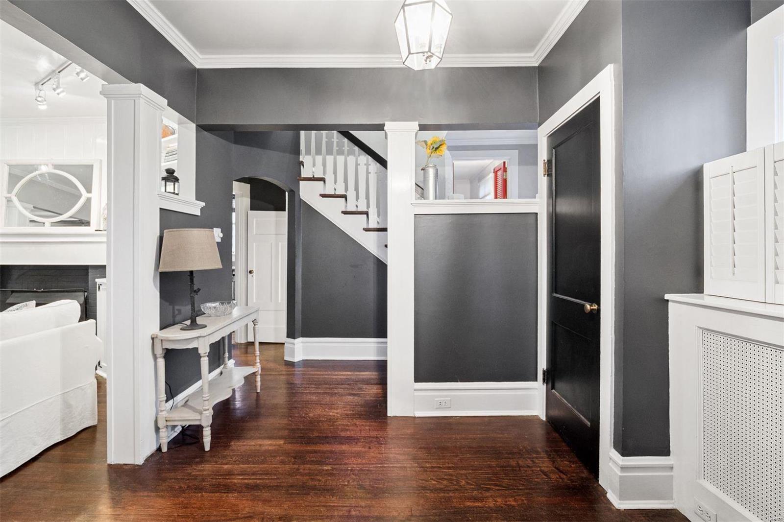 147 North Hanley Road St. Louis, MO 63105 - Photo 5 of 45 Gallery Image 5