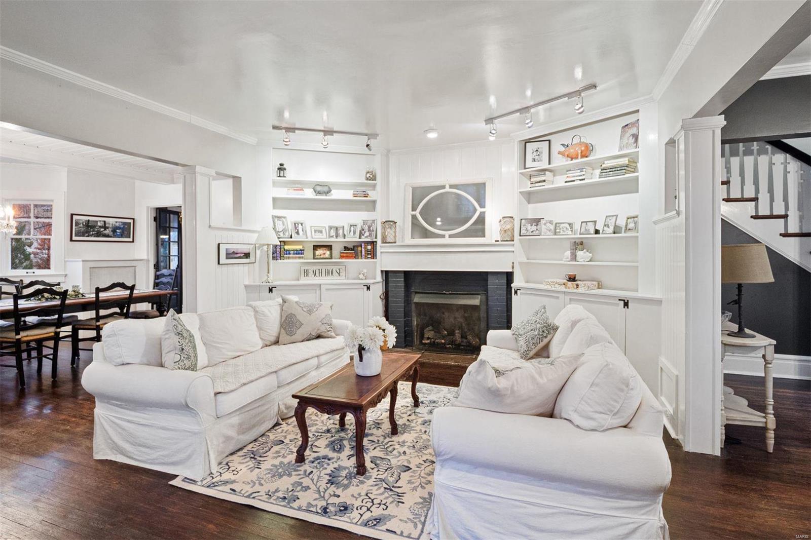 147 North Hanley Road St. Louis, MO 63105 - Photo 7 of 45 Gallery Image 7