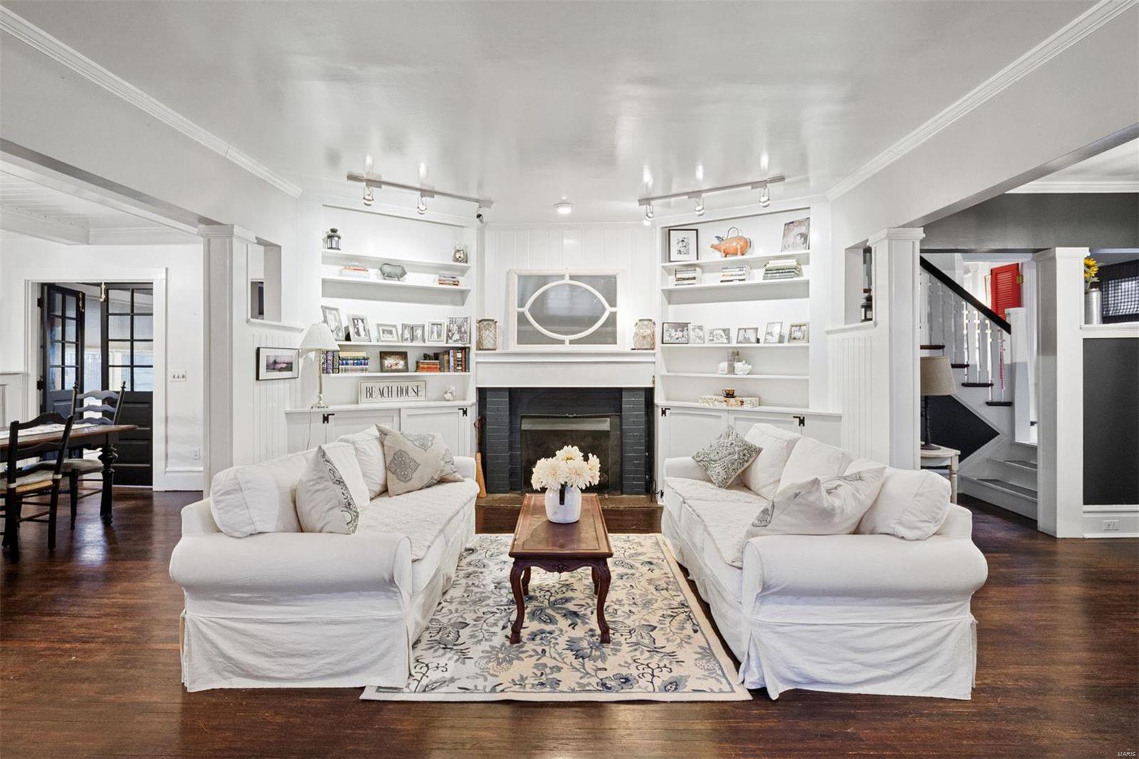 147 North Hanley Road St. Louis, MO 63105 - Photo 8 of 45 Gallery Image 8