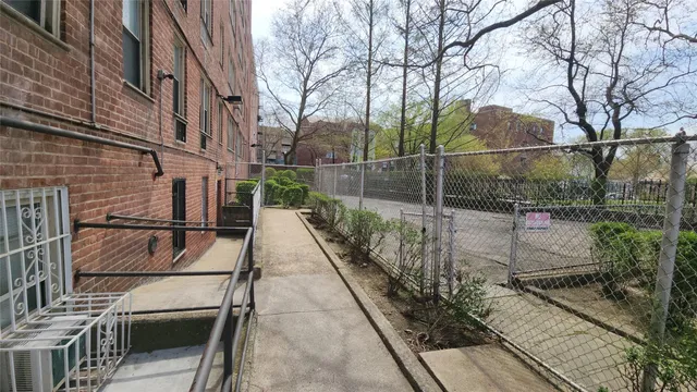 $245,000 | 92-30 56th Avenue, Unit 5F | Elmhurst