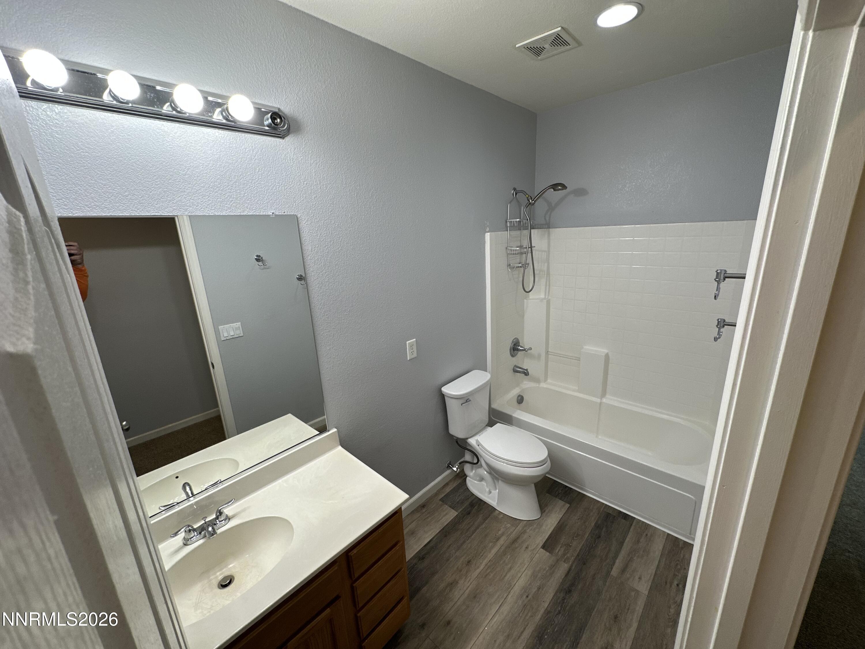 11201 Messina Way Reno, NV 89521 - Photo 20 of 27 Upstair Full Bathroom