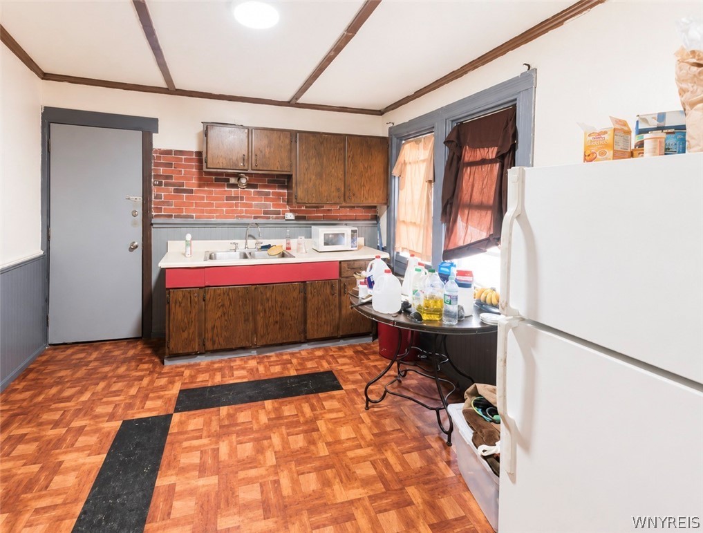 163 16th Street Buffalo, NY 14213 - Photo 12 of 27